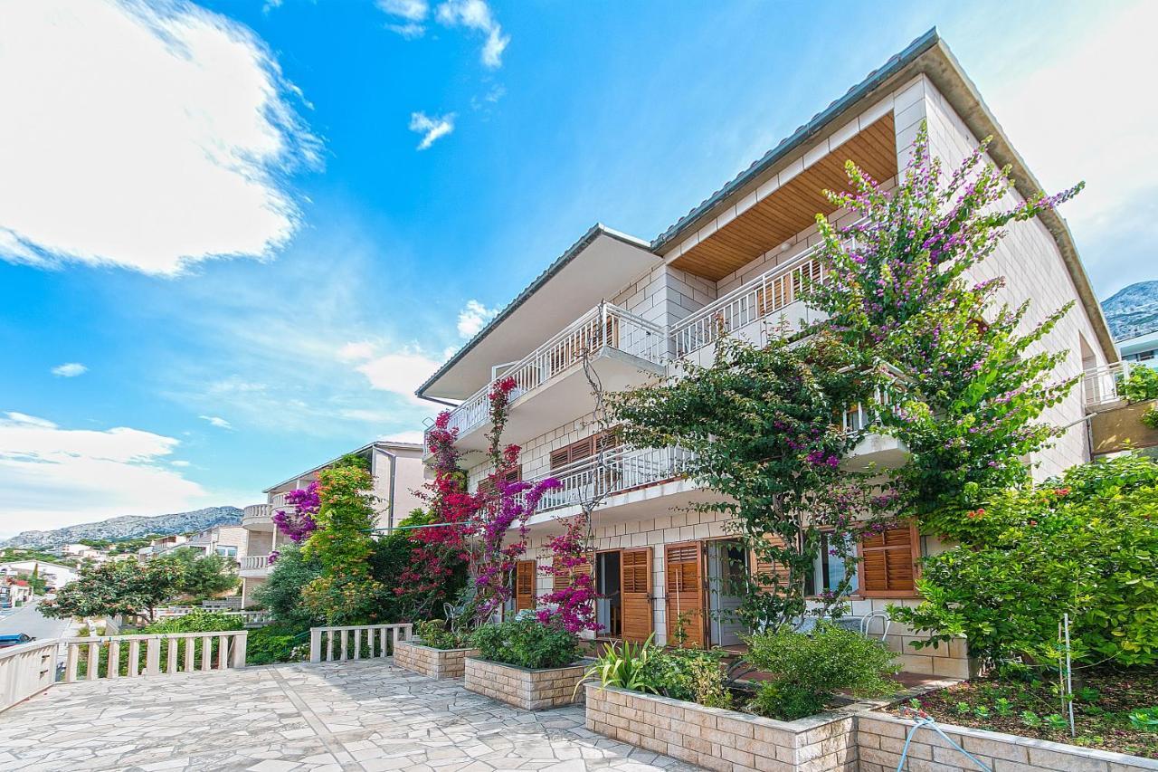 Apartments And Rooms By The Sea Brela, Makarska - 2752 المظهر الخارجي الصورة