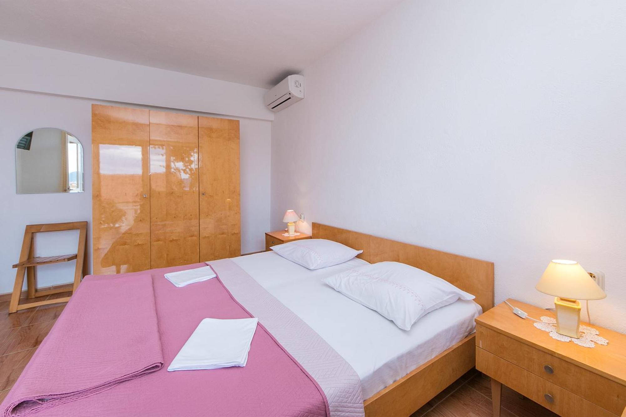 Apartments And Rooms By The Sea Brela, Makarska - 2752 الغرفة الصورة