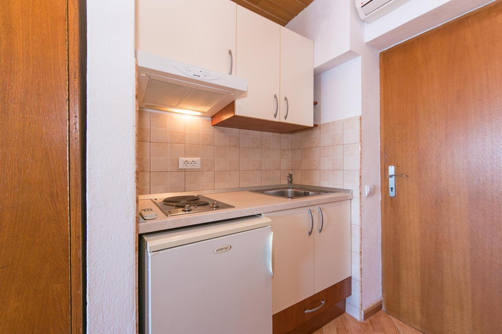 Apartments And Rooms By The Sea Brela, Makarska - 2752 الغرفة الصورة