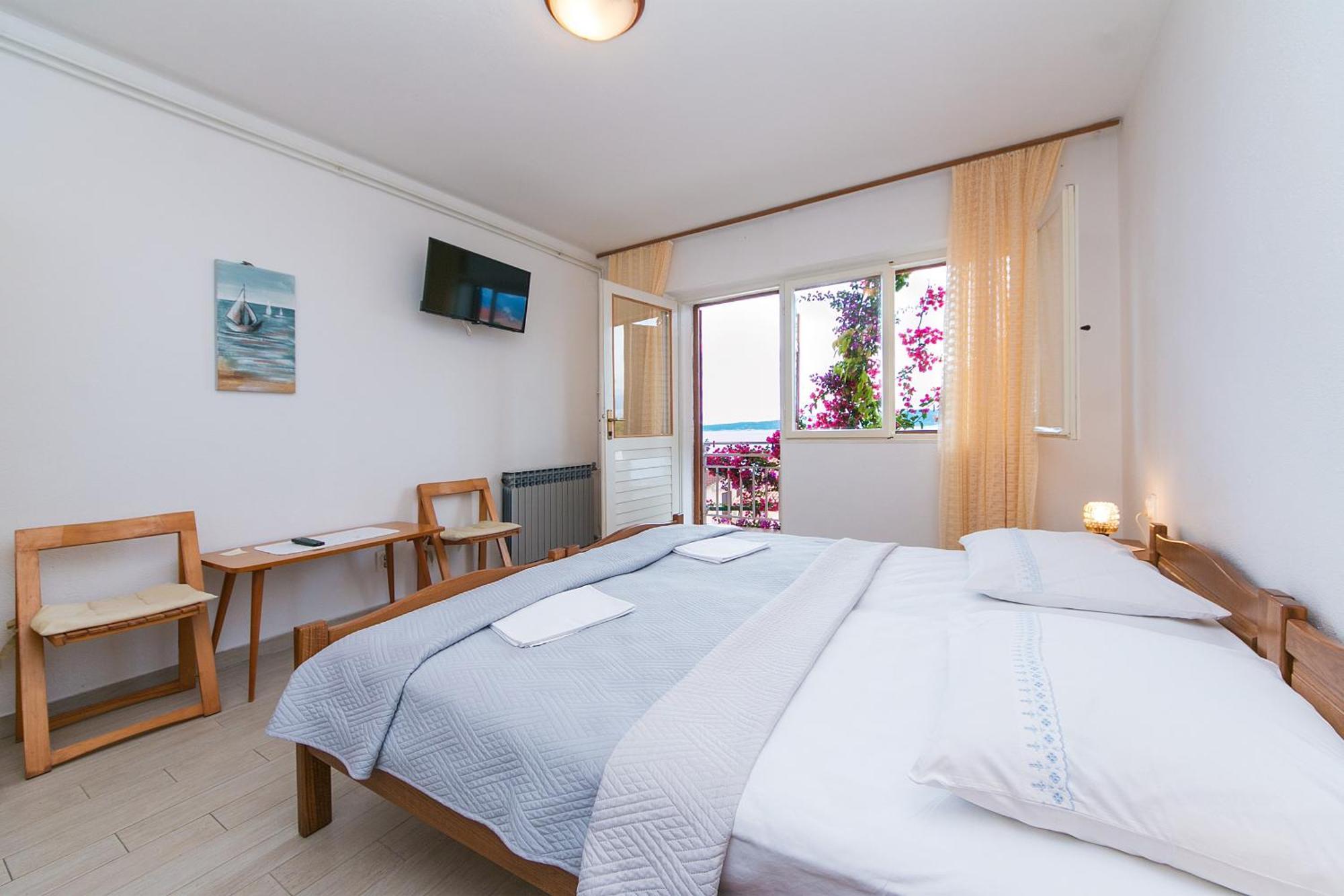 Apartments And Rooms By The Sea Brela, Makarska - 2752 الغرفة الصورة