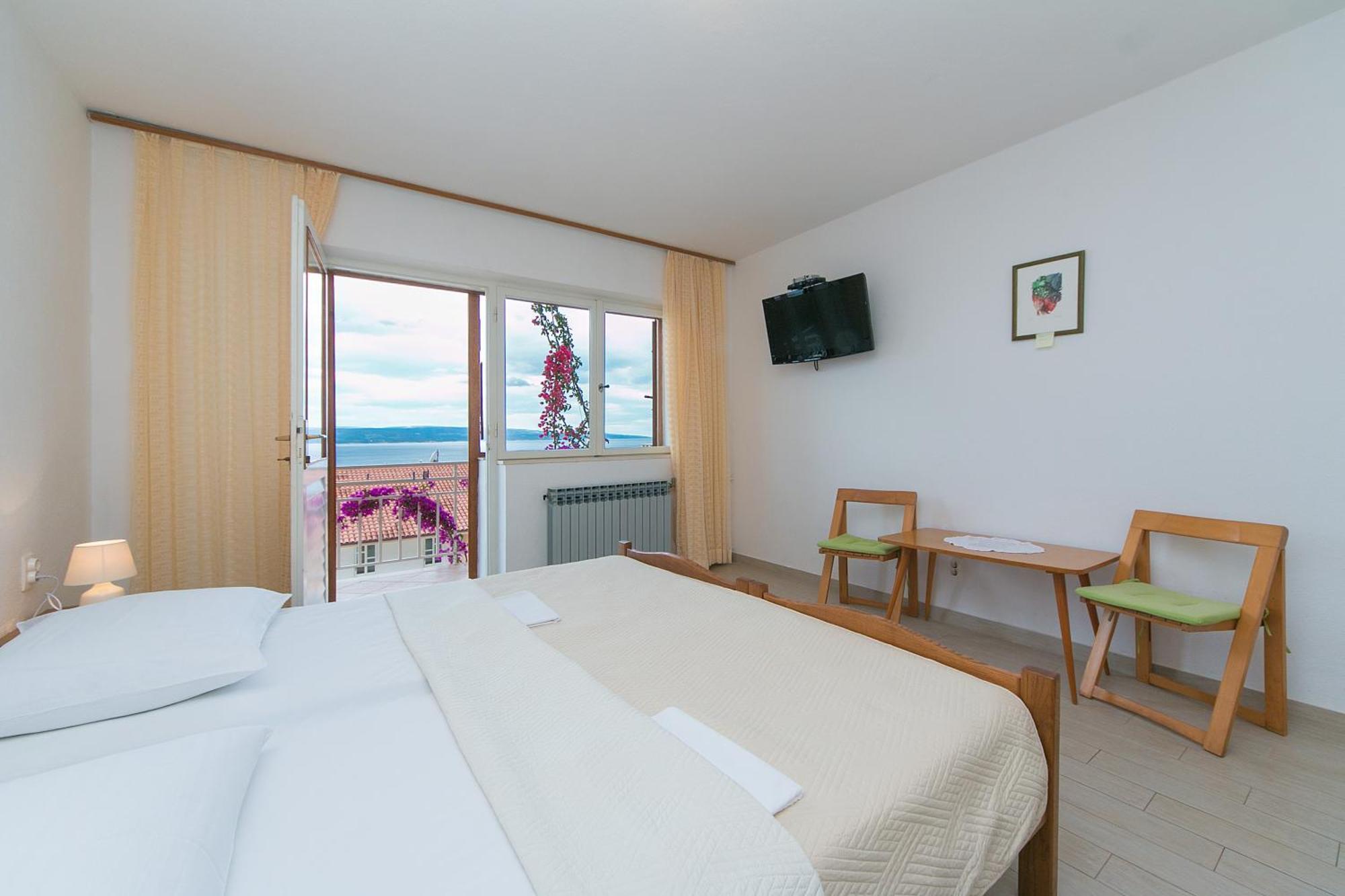 Apartments And Rooms By The Sea Brela, Makarska - 2752 الغرفة الصورة