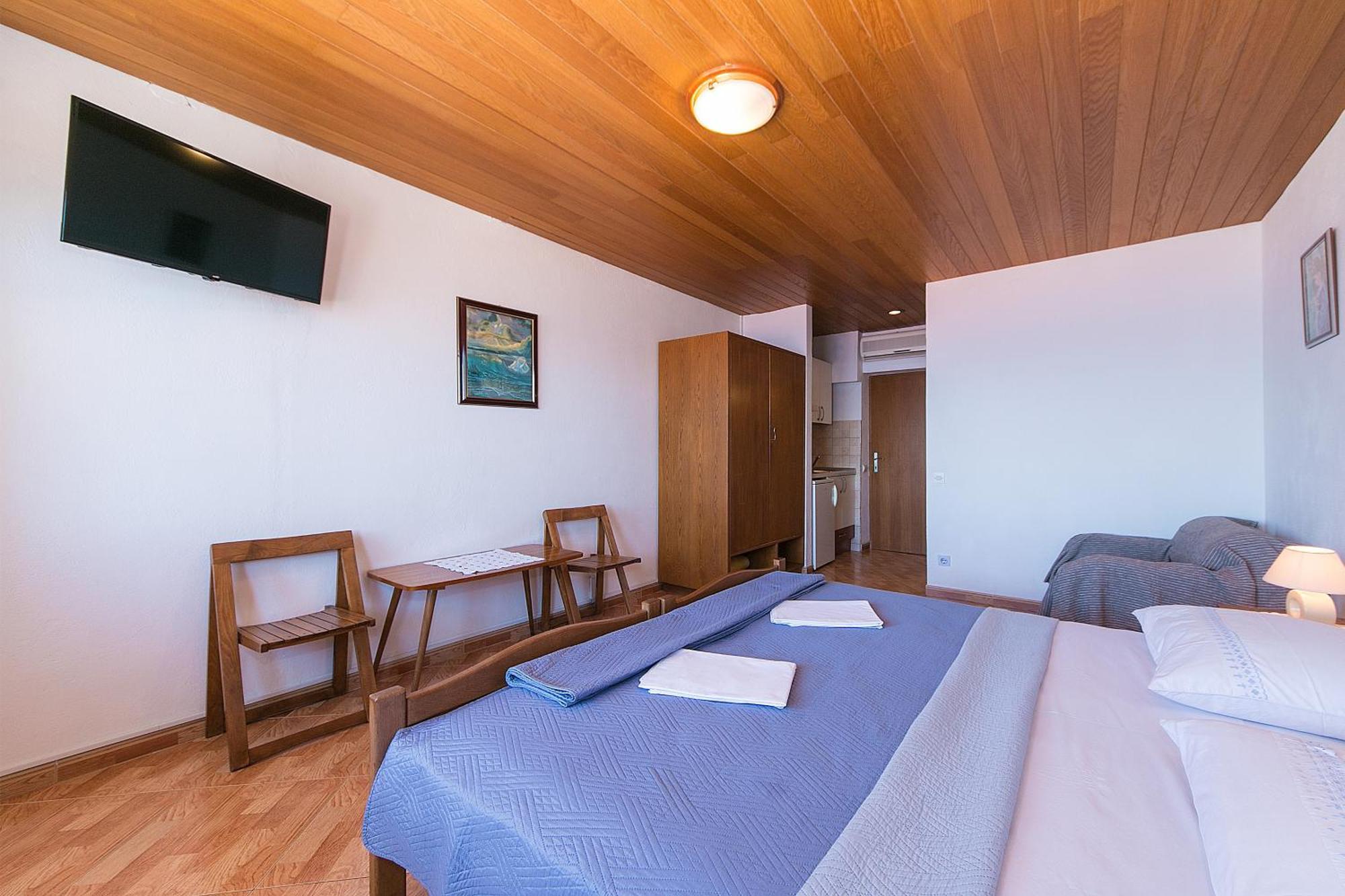 Apartments And Rooms By The Sea Brela, Makarska - 2752 الغرفة الصورة