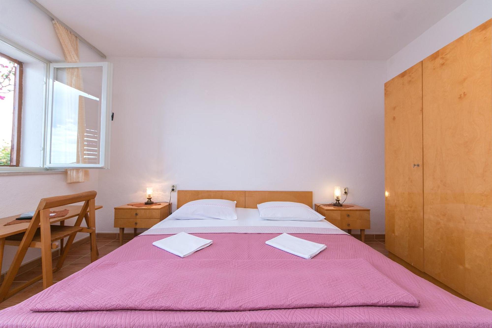 Apartments And Rooms By The Sea Brela, Makarska - 2752 الغرفة الصورة