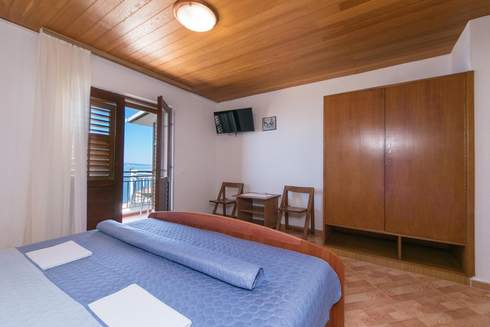 Apartments And Rooms By The Sea Brela, Makarska - 2752 الغرفة الصورة