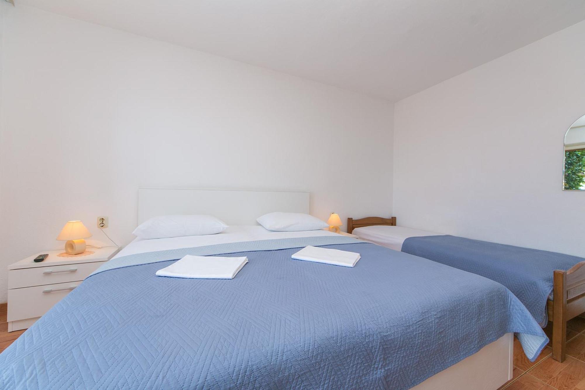 Apartments And Rooms By The Sea Brela, Makarska - 2752 المظهر الخارجي الصورة