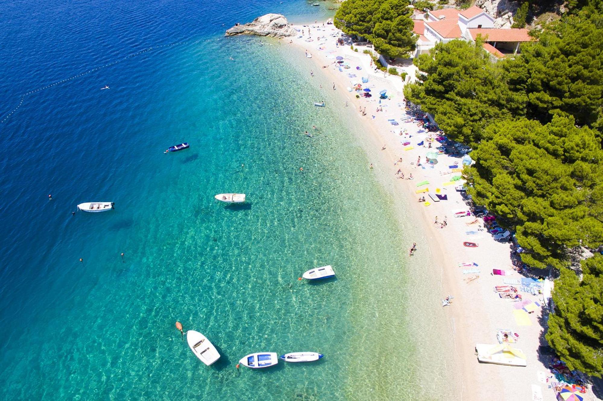 Apartments And Rooms By The Sea Brela, Makarska - 2752 المظهر الخارجي الصورة