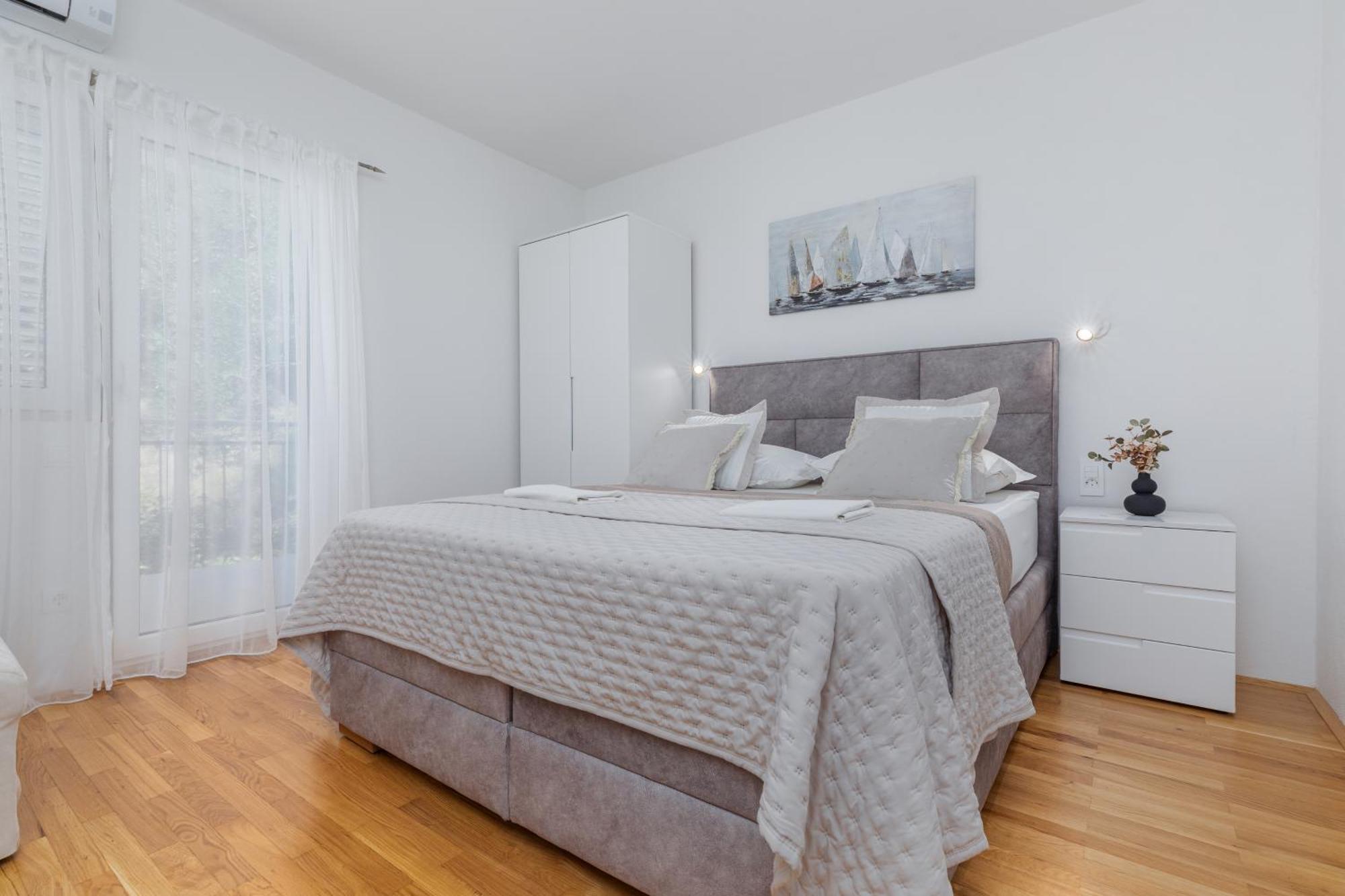 Apartments And Rooms By The Sea Brela, Makarska - 2752 المظهر الخارجي الصورة